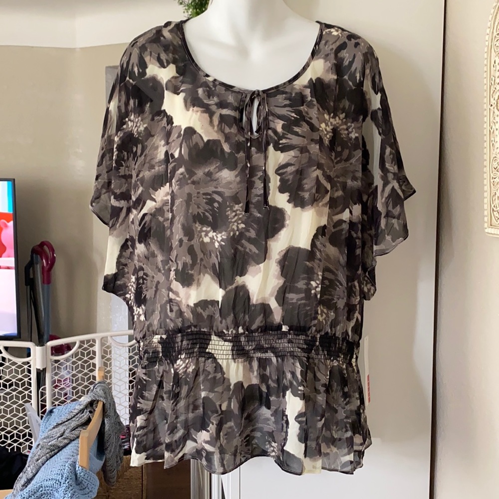 A blouse from the brand ELLE